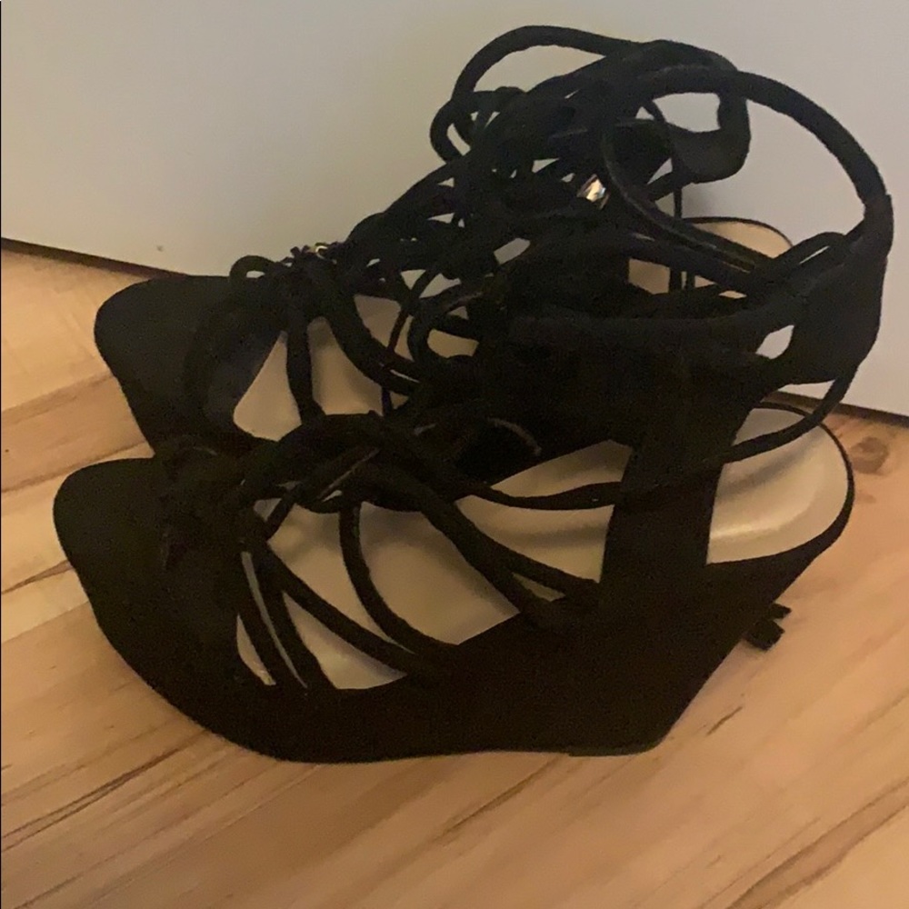 Tie up the leg wedges